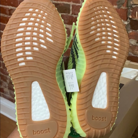 Yeezy Boost 350 V2- BRAND NEW *AUTHENTIC * - Picture 3 of 7